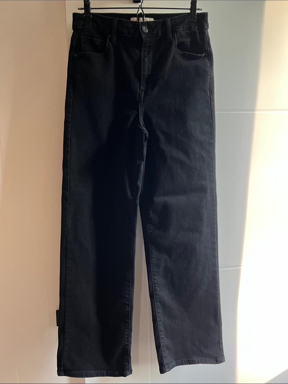 HIDDEN Straight-Leg Black Jeans — Classic Everyday Fit